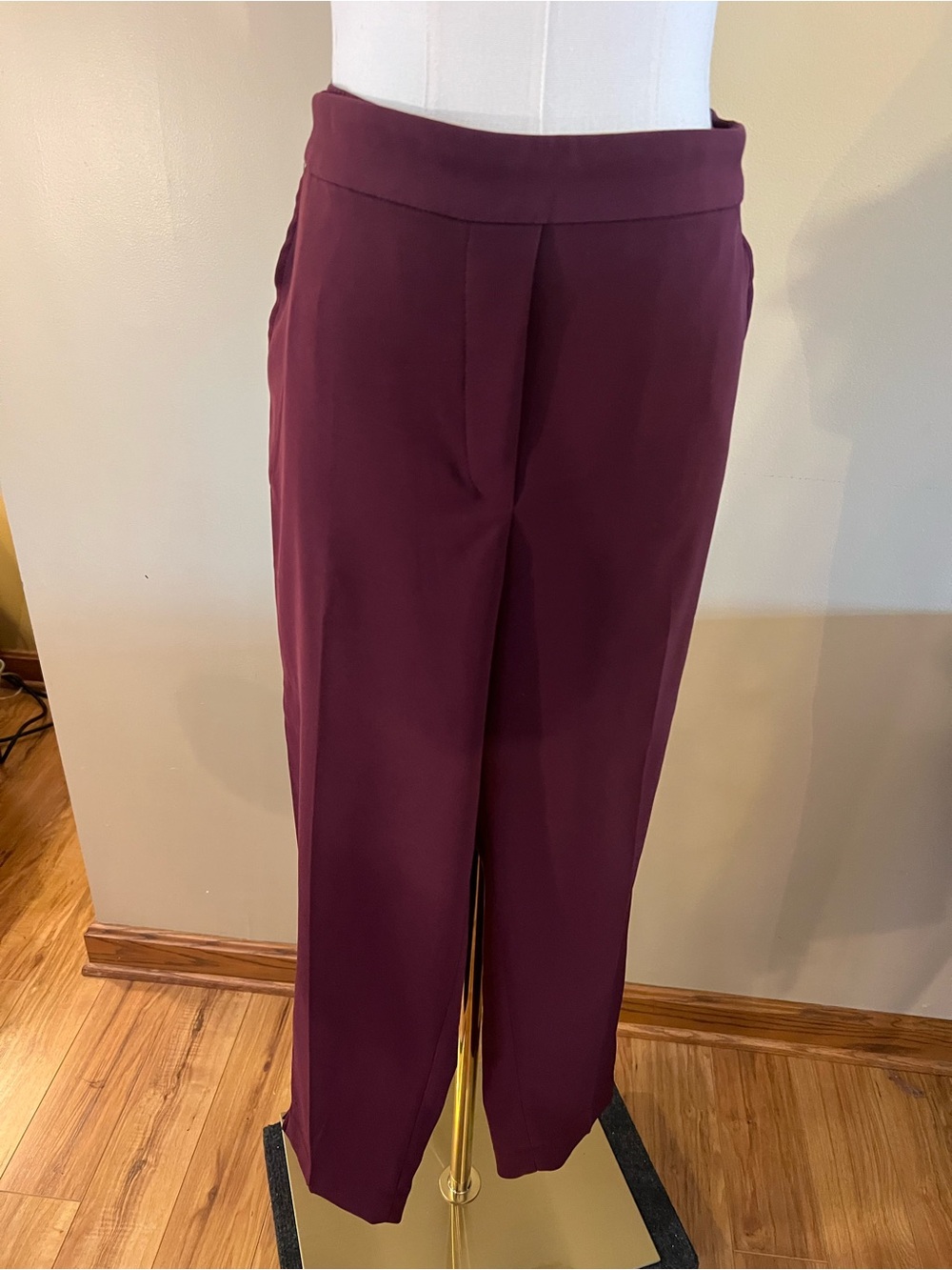 WHBM Women's slim leg comfy Dress Pants - Burgundy